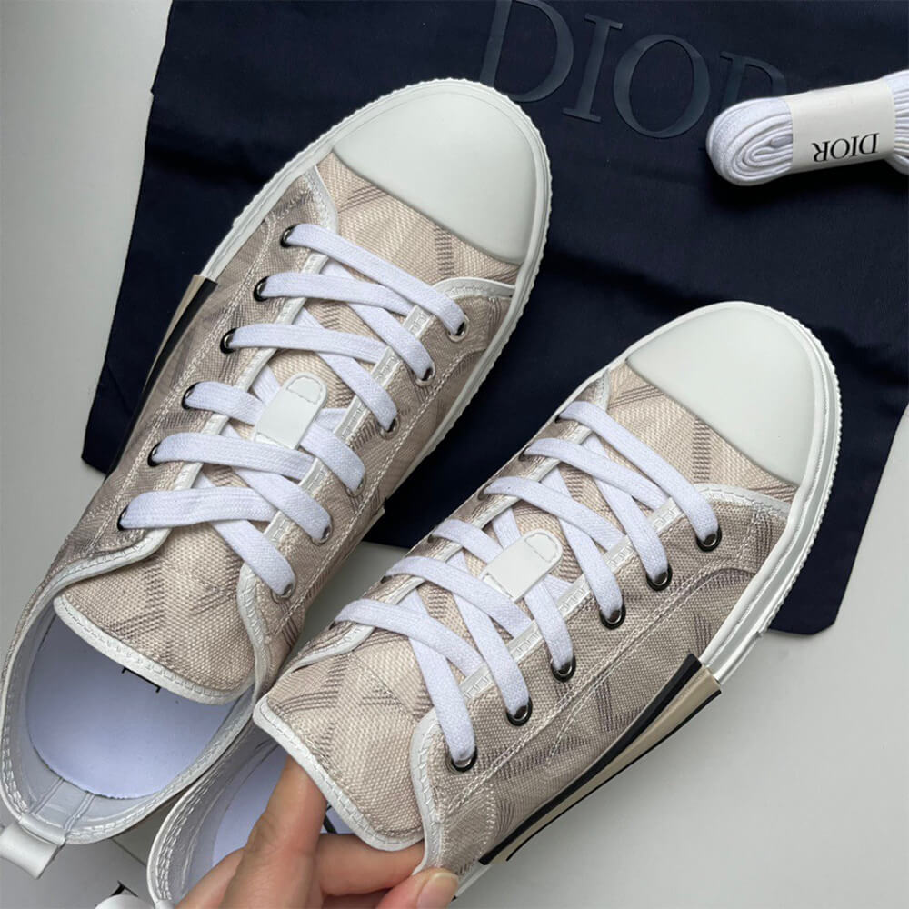 B23 LOW-TOP SNEAKER