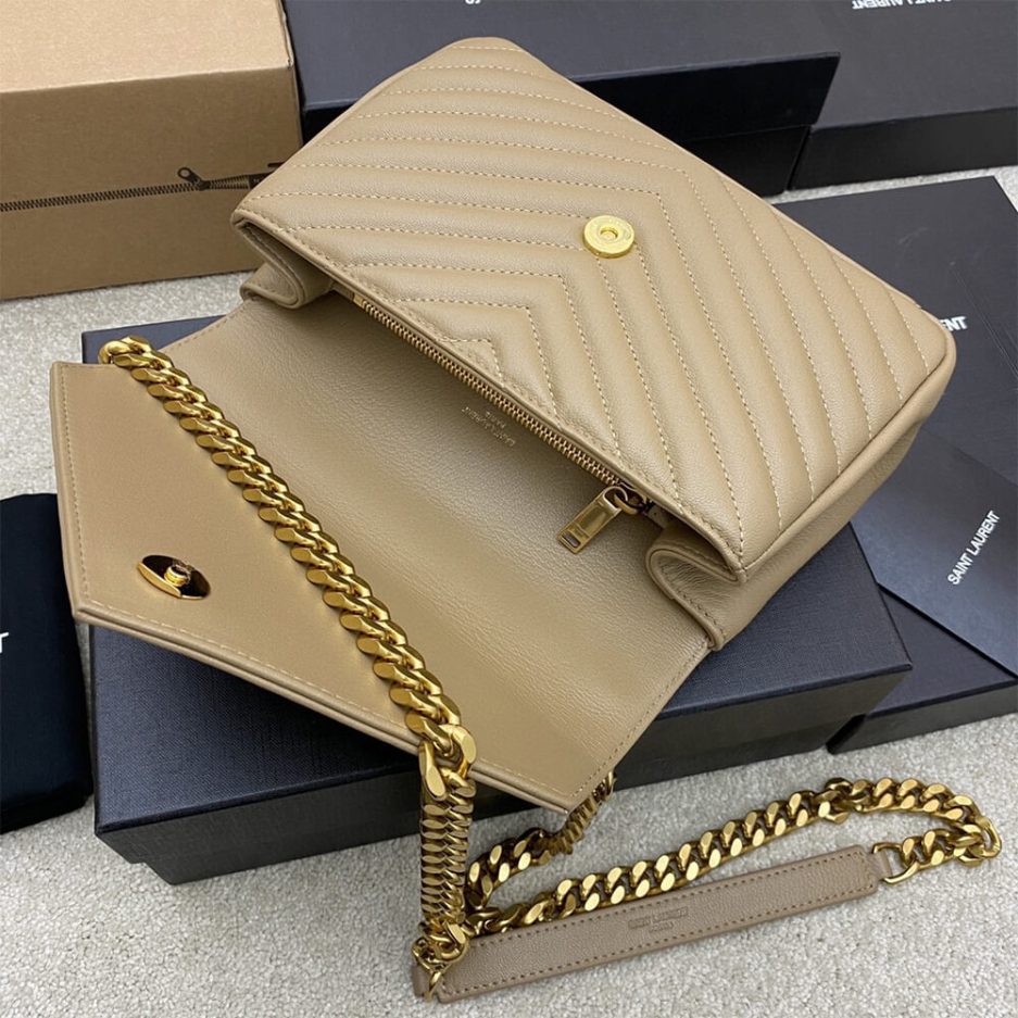 COLLEGE MEDIUM CHAIN BAG IN QUILTED LEATHER