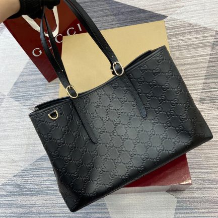 GG Emblem large tote bag